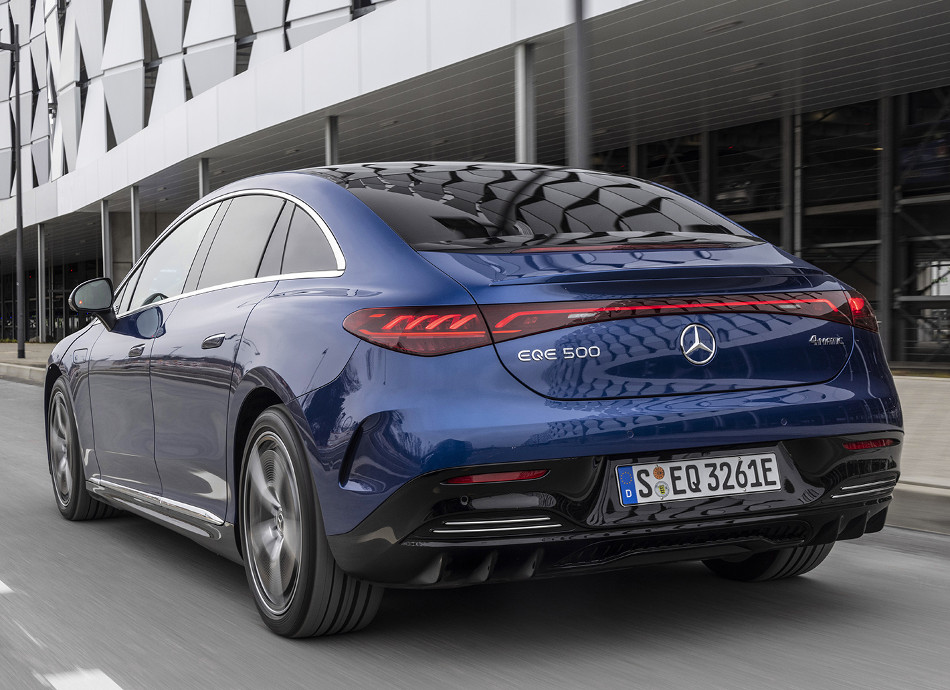 Mercedes EQE-3