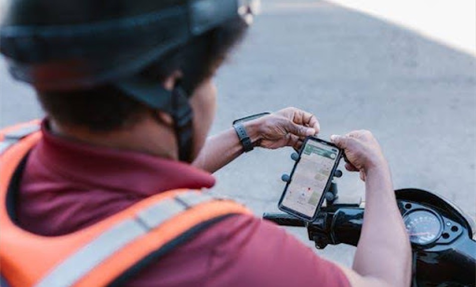 Mejora tu experiencia en dos ruedas con accesorios para tu moto