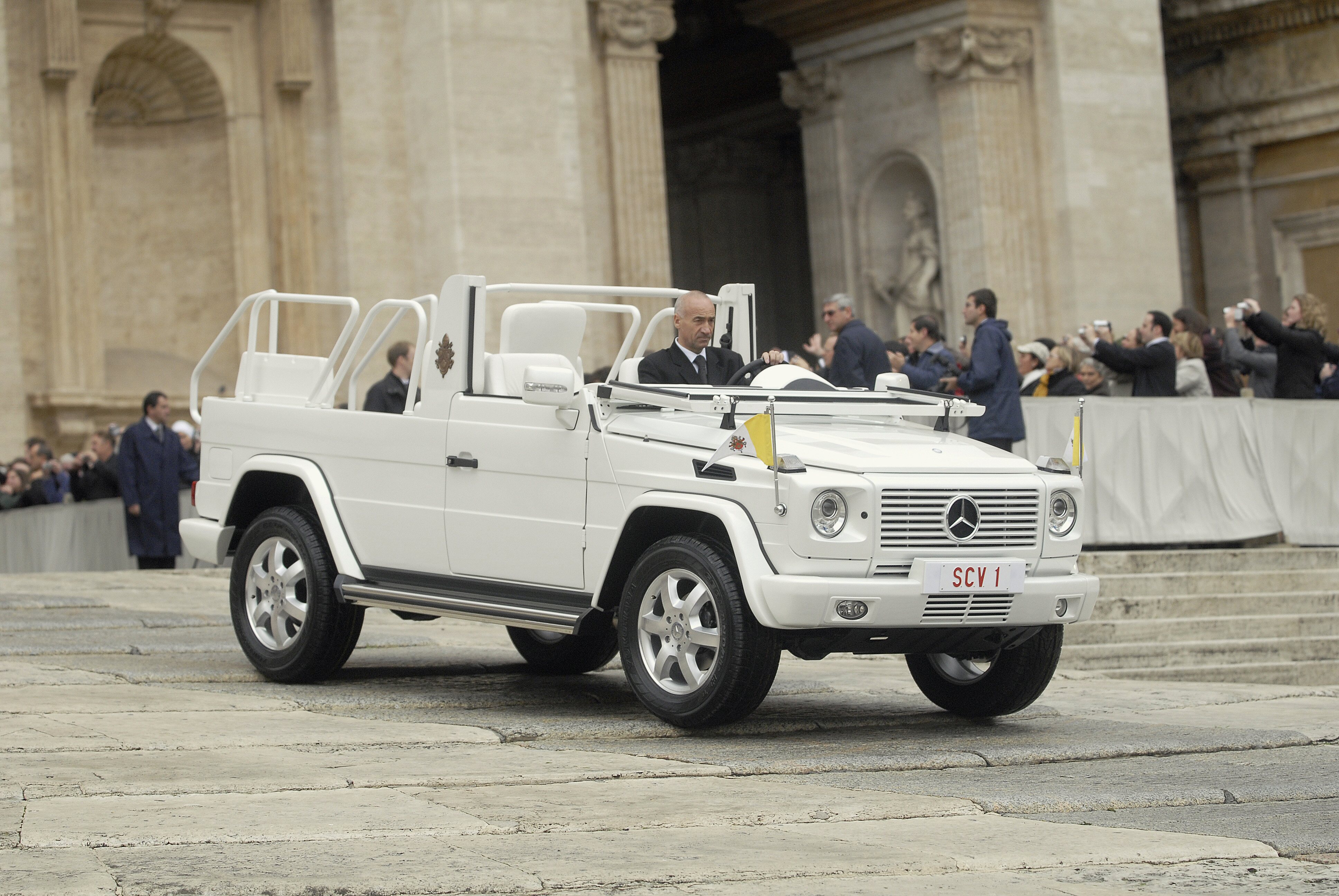 En 2007, la Iglesia recuperó el papamóvil descapotable con este G 500 hecho a medida