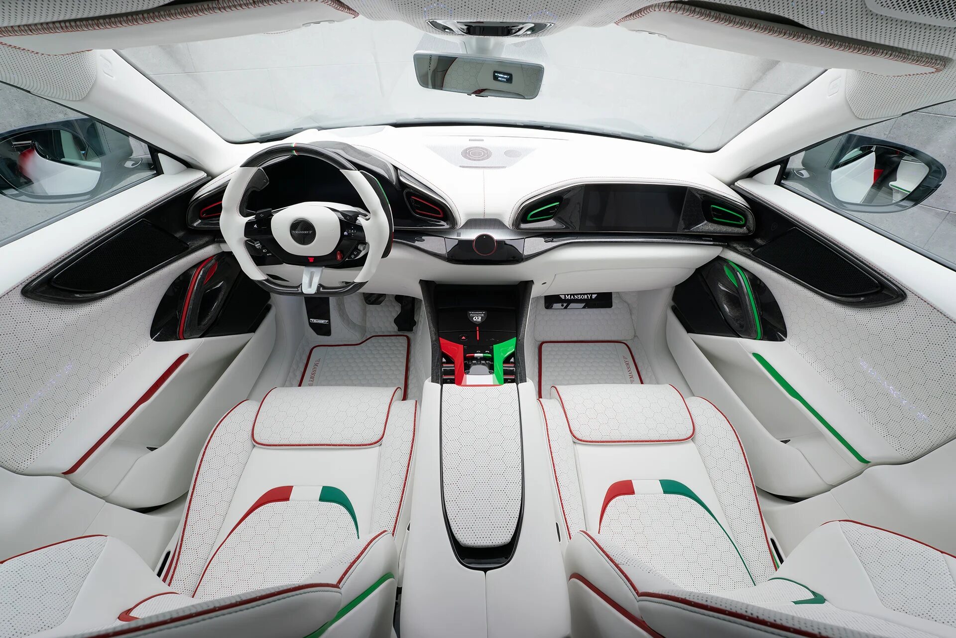 El interior del Ferrari Purosangre Mansory: sobredosis de blanco