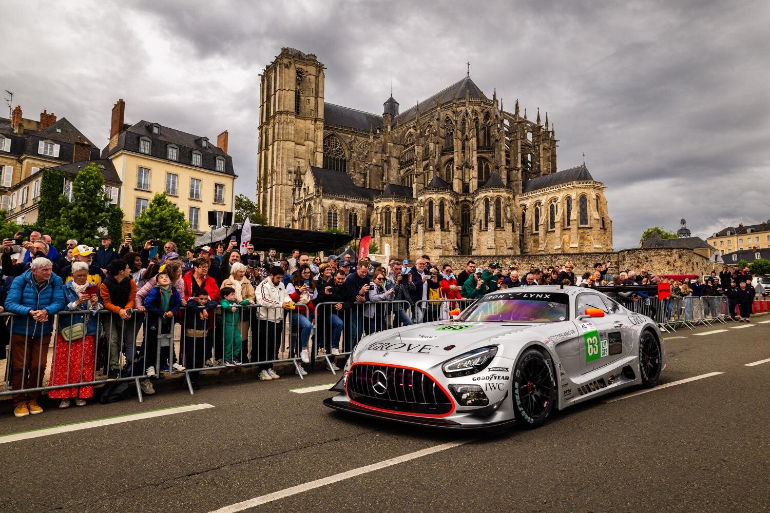 La ciudad de LeMans se vuelca con la carrera