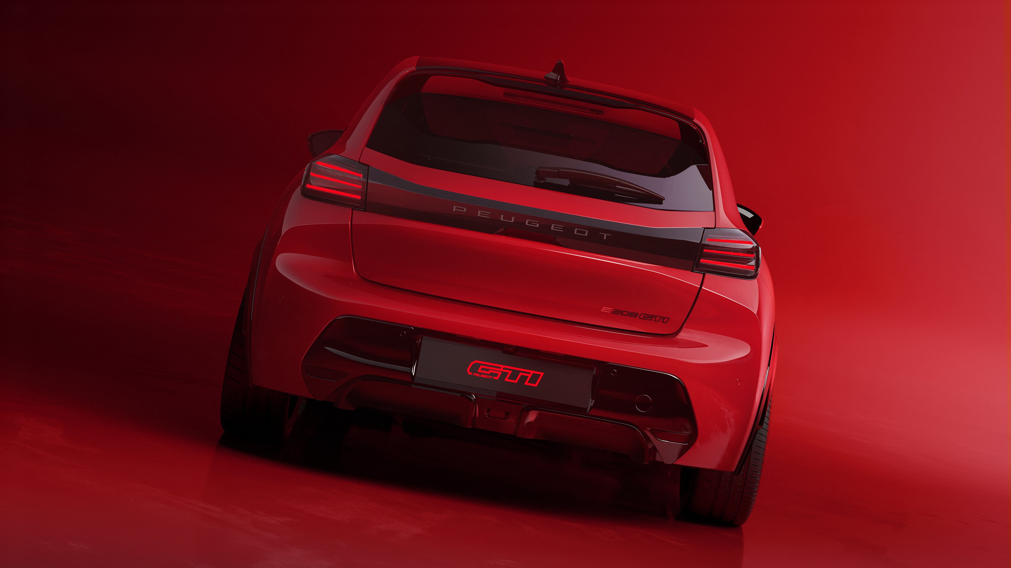Parte trasera del nuevo Peugeot e-208 GTI