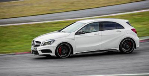Mercedes A 45 AMG Lateral