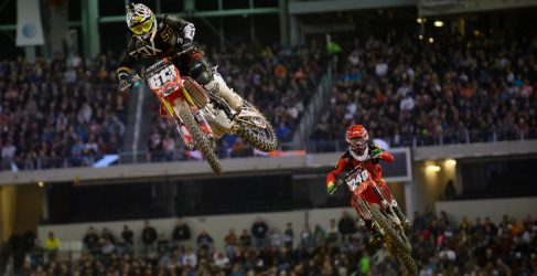 Decotis en acción en 2013