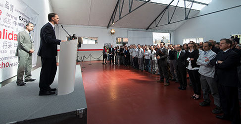 Frank Torres se reune con los empleados de Nissan