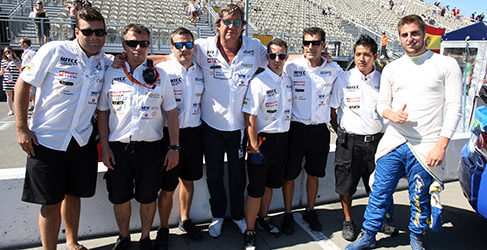 Pepe Oriola y los integrantes del Tuenti Racing Team