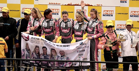 Racing Divas en el podio