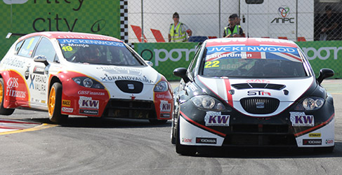 Tom Boardman, delante de Fernando Monje