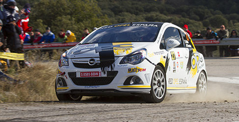 Esteban Vallín en el Opel Corsa OPC. Rally de Madrid