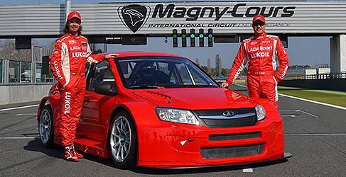 James Thompson y Rob Huff con el Granta TC1