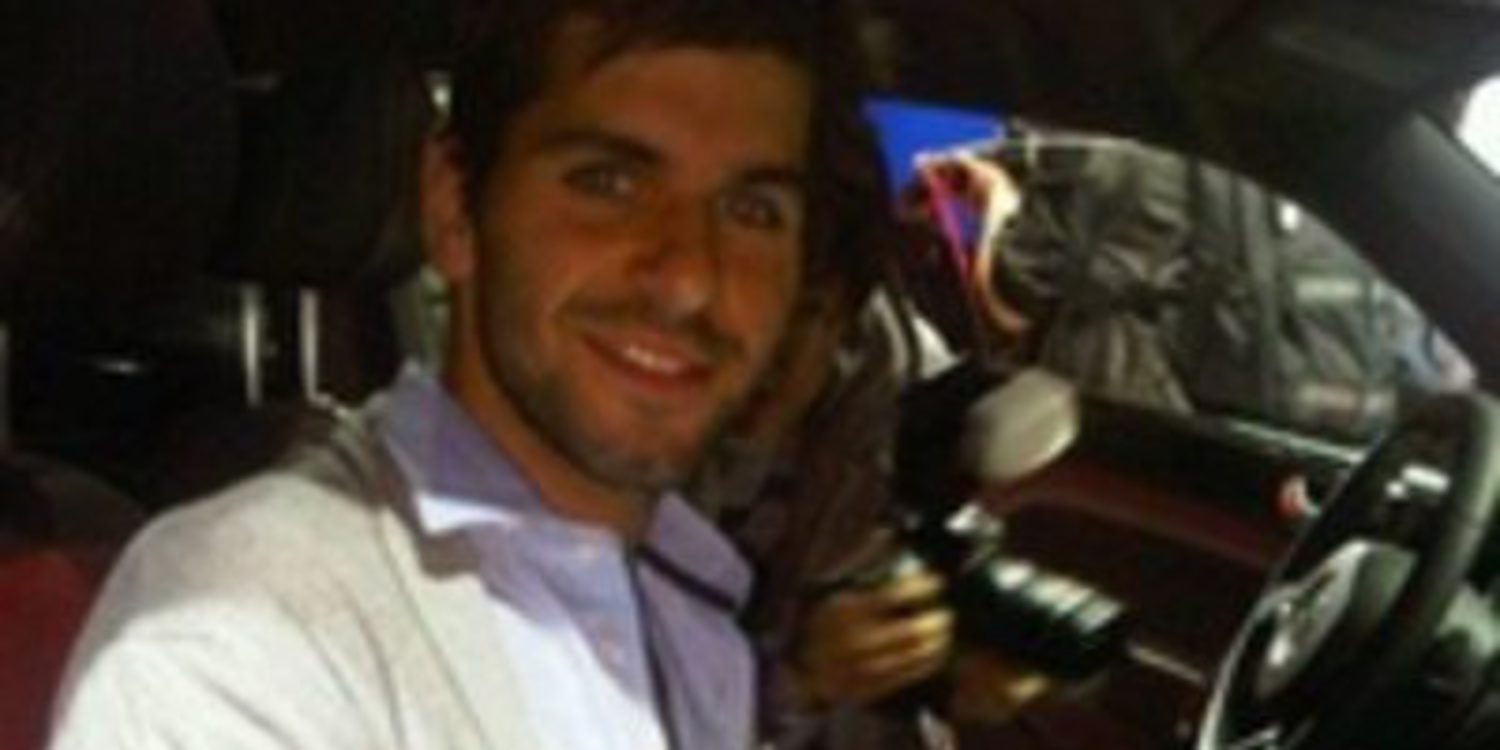 SEAT presume de la visita de Alguersuari y ¡él promociona el Volkswagen Beetle!