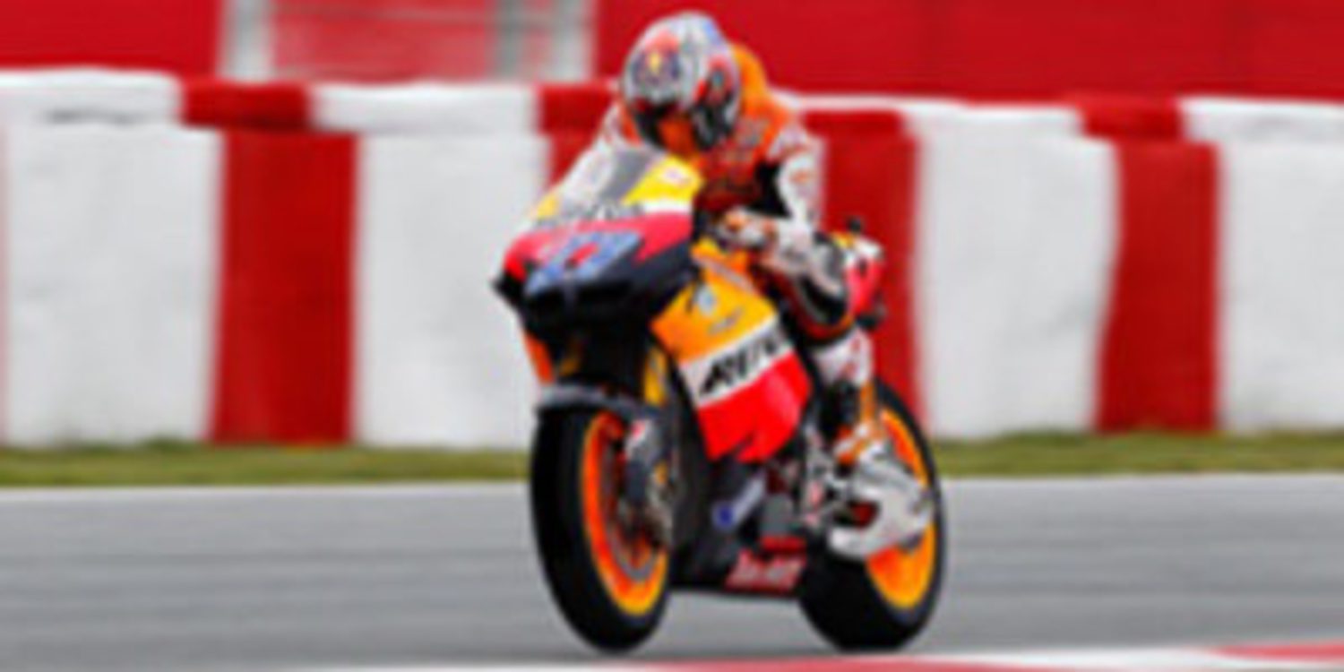 Casey Stoner se lleva la victoria con dominio absoluto