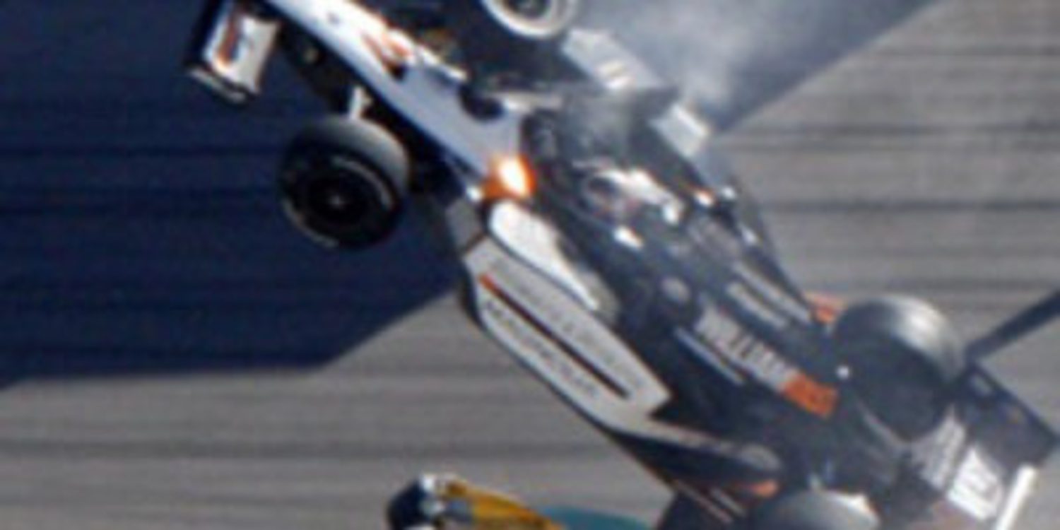 Dan Wheldon murió tras golpear un poste