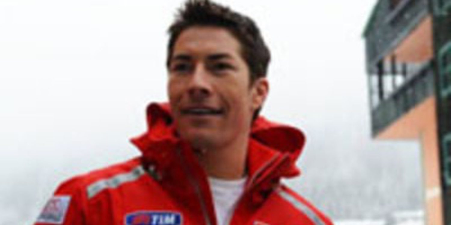 Nicky Hayden se rompe el omóplato y se fractura dos costillas