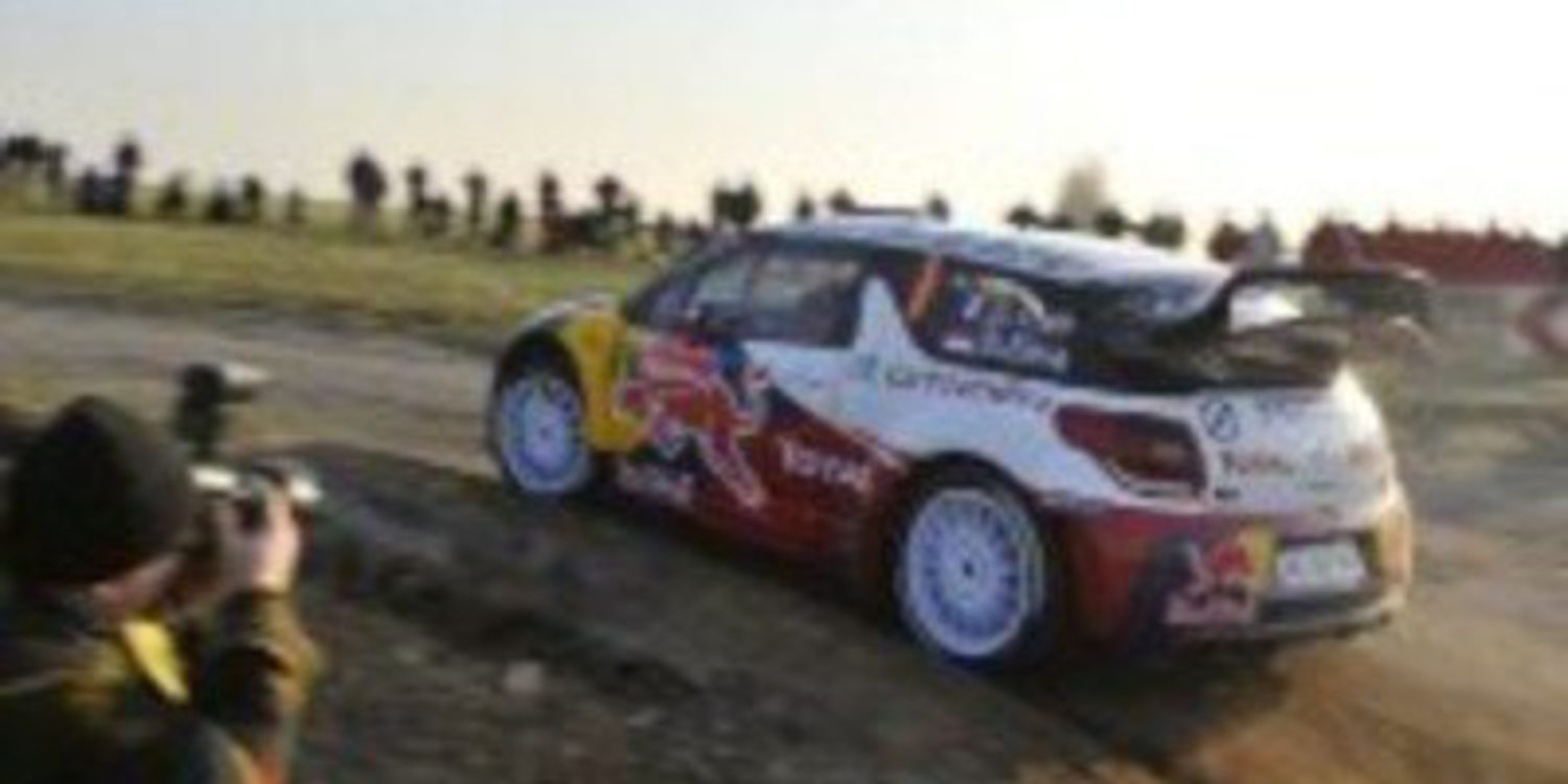 Jari-Matti Latvala abandona y deja a Sebastien Loeb líder en la primera jornada