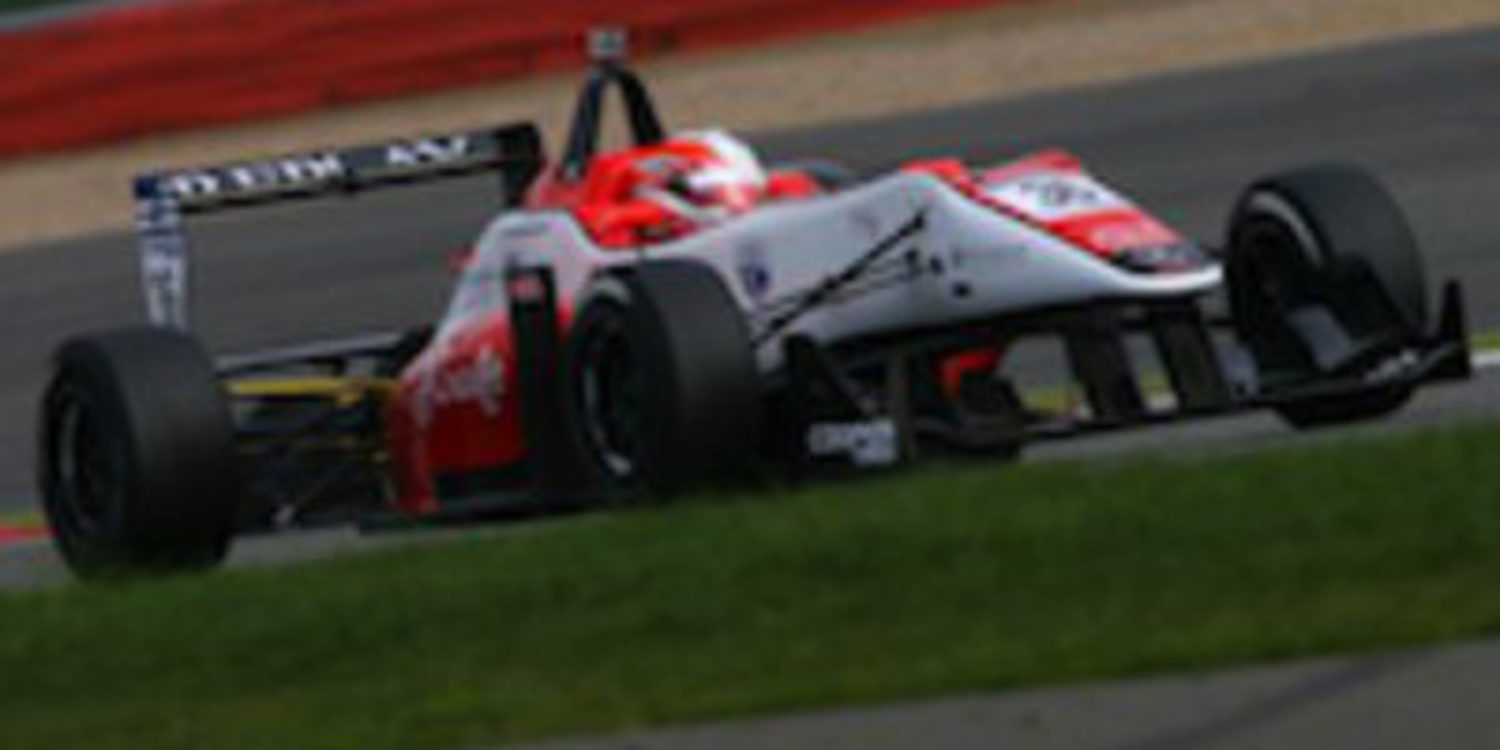 Alex Lynn rompe la hegemonía del equipo Carlin en los test de F3 Británica