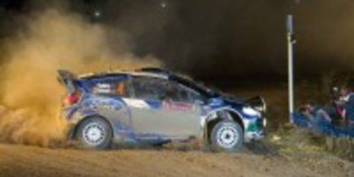 Jari Matti Latvala lidera con Sebastien Loeb y Dani Sordo fuera de juego