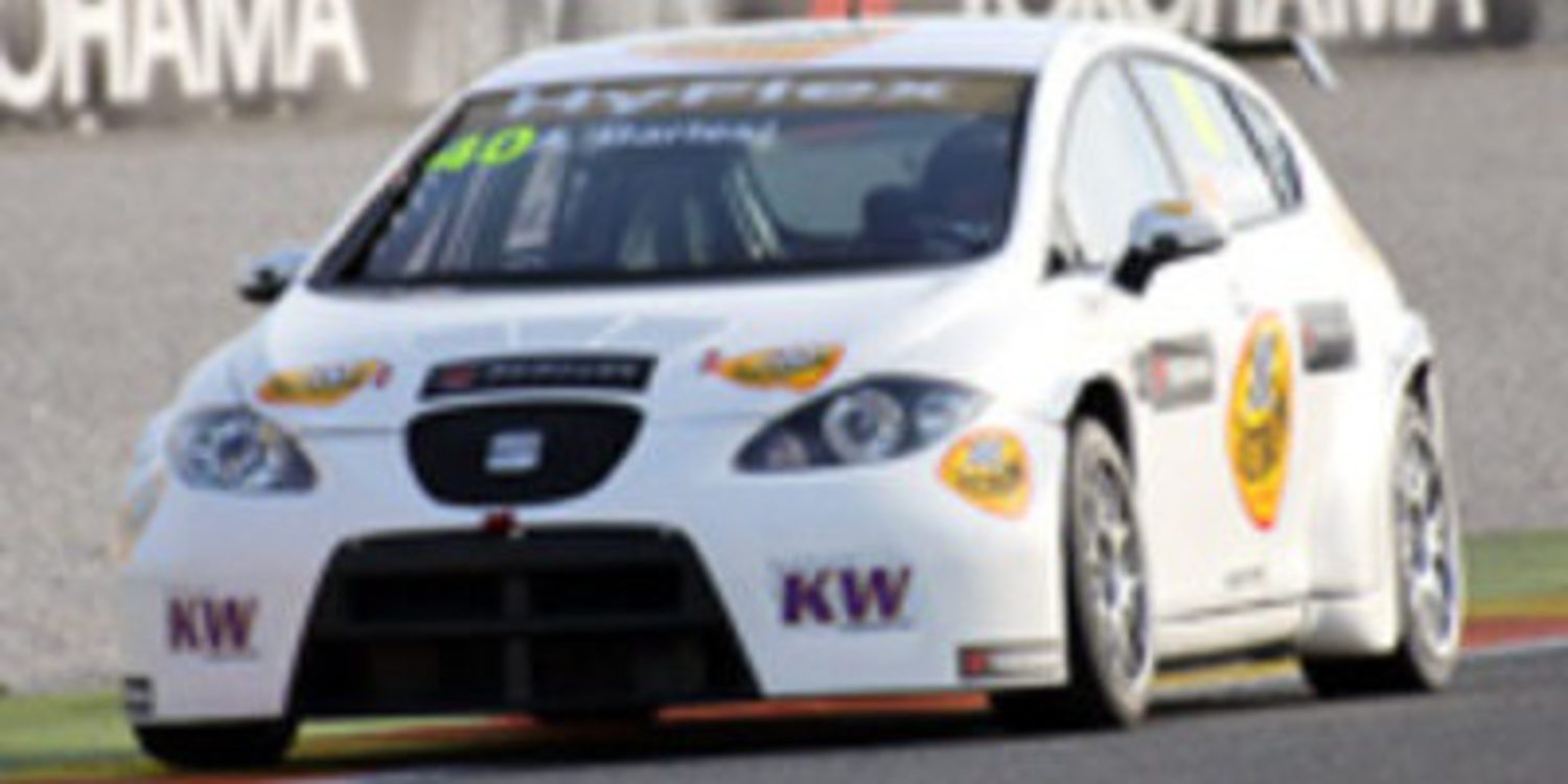 Yvan Muller se hace con la pole en Valencia