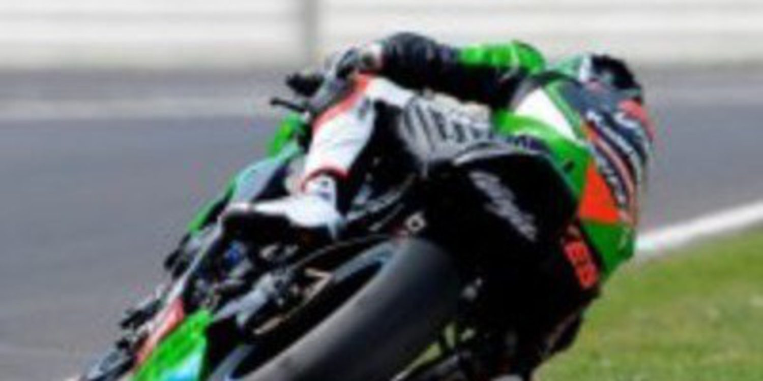 Tom Sykes lidera los test de las SuperBikes en Imola