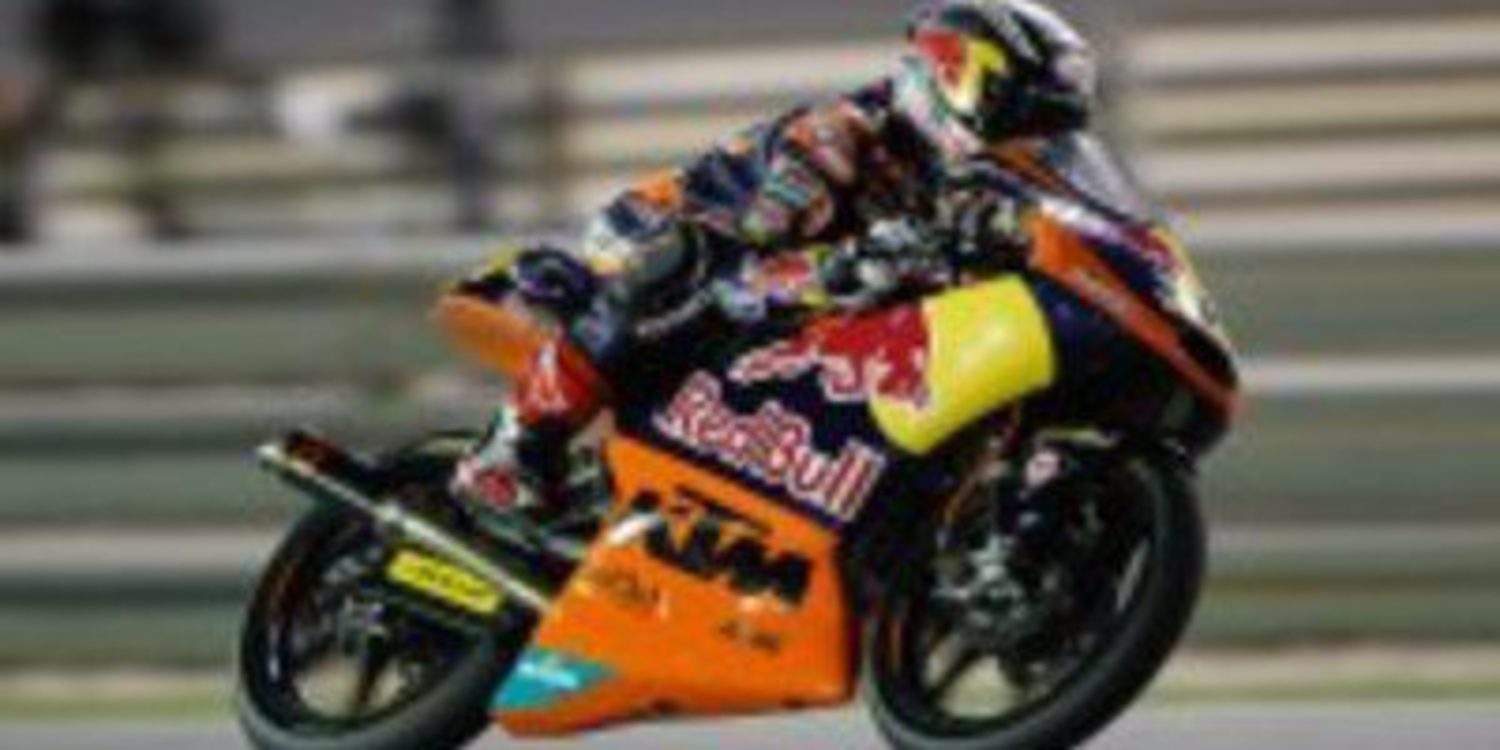 Maverick Viñales consigue la primera victoria en Moto3 por delante de Fenati