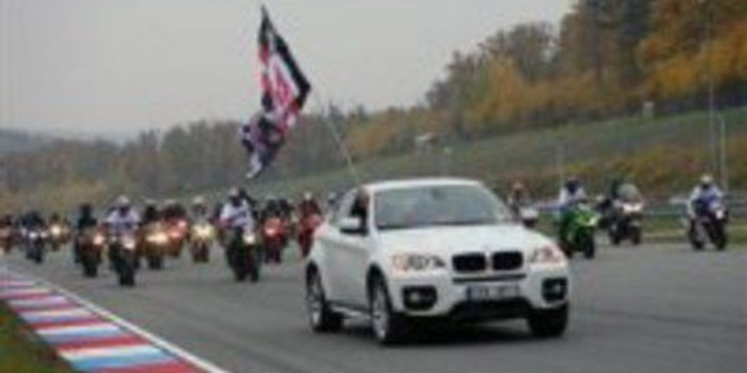 El circuito de Brno se viste de gala para homenajear a Simoncelli