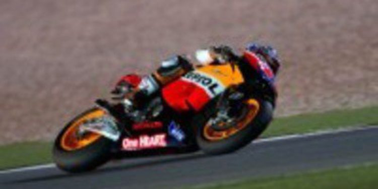 Casey Stoner está trabajando en la lesión de su brazo
