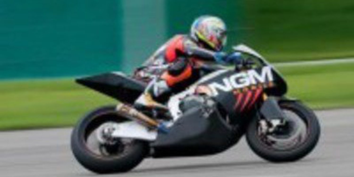 Alex De Angelis prueba la MotoGP CRT de Forward Racing