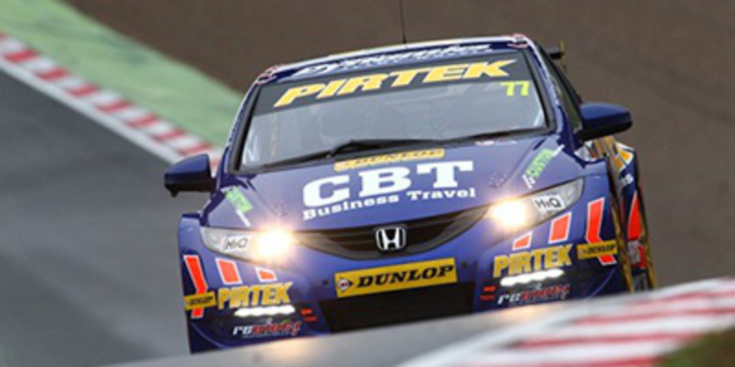 El campeón del BTCC Andrew Jordan en un Ford Fiesta RX