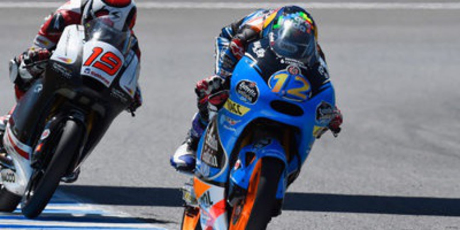 Alex Márquez saca pecho en el warm up de Moto3 en Jerez