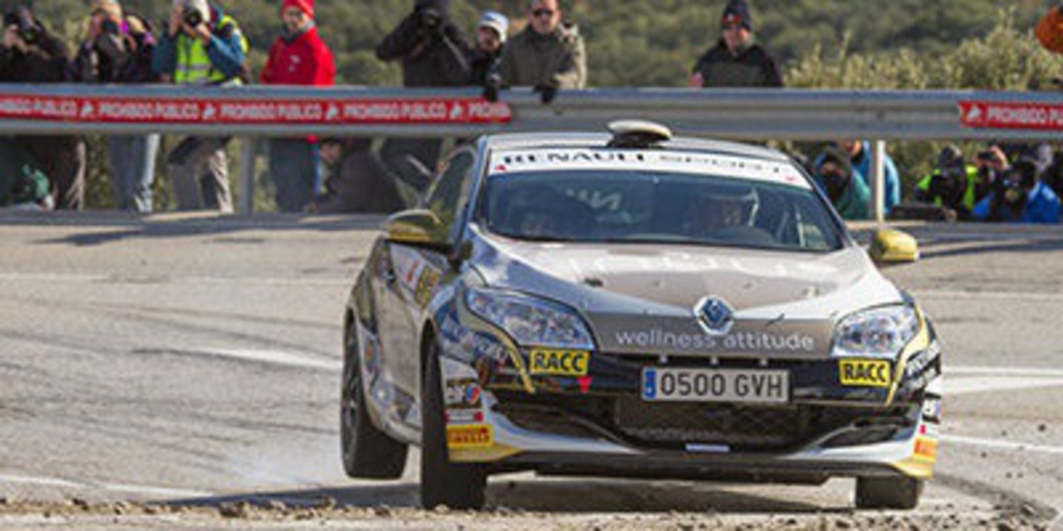 Alex Pais con el Megane en Galicia
