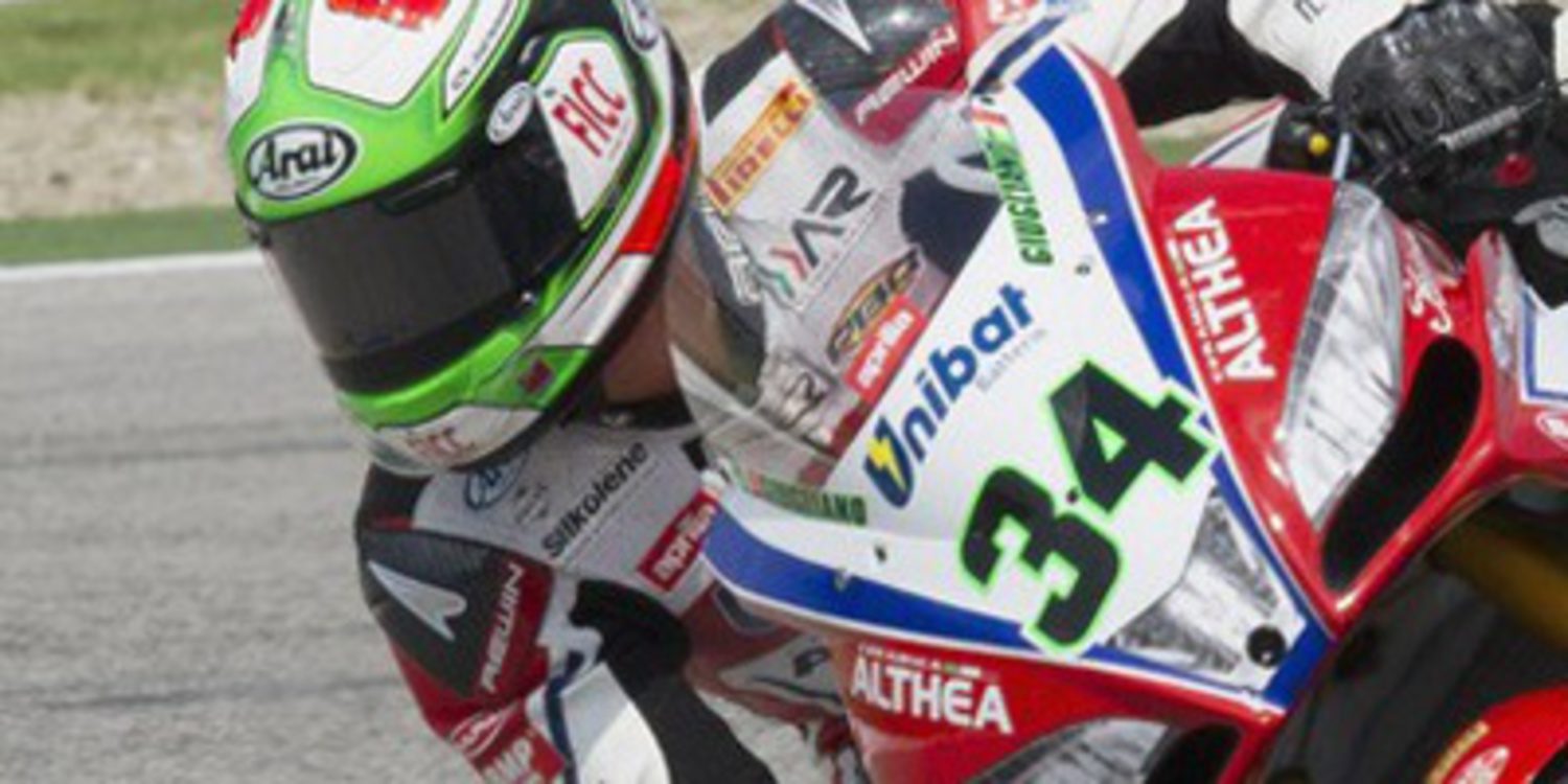 Davide Giugliano se anota el FP2 del WSBK en Donington