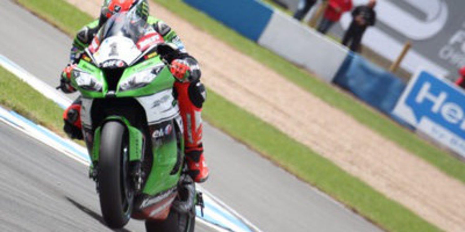 Tom Sykes remonta y gana en el WSBK en Donington