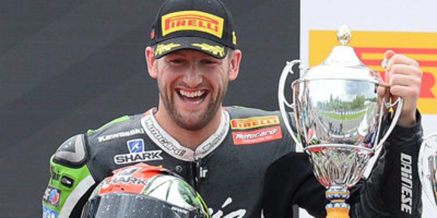 Brillante doblete en el WSBK de Tom Sykes en Donington