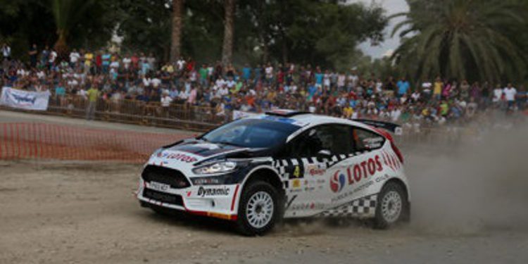 Kajetan Kajetanowicz líder del Cyprus Rally con una sanción 'reducida'