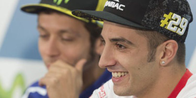 La GP14.2 de Andrea Iannone funciona en el FP1 de Aragón