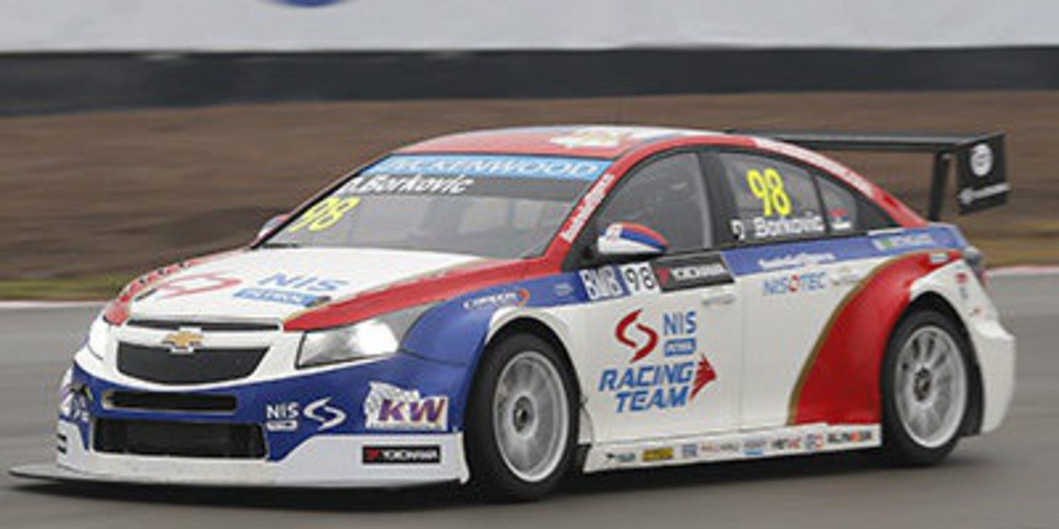 Tom Chilton consigue su primera pole del año