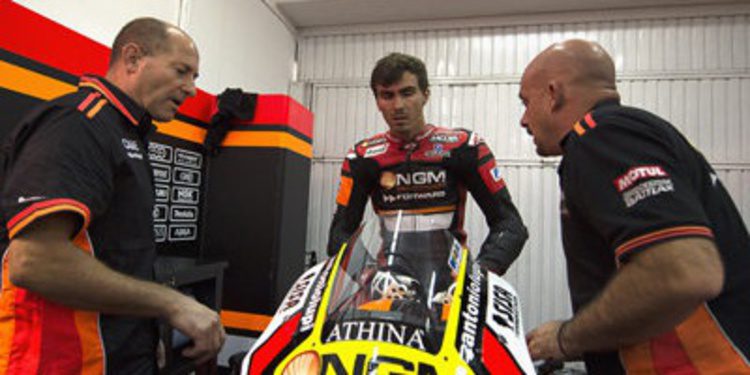 Loris Baz subasta su último casco SBK por Alessia Polita
