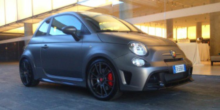 Contacto: Brutal Fiat Abarth 695 Biposto
