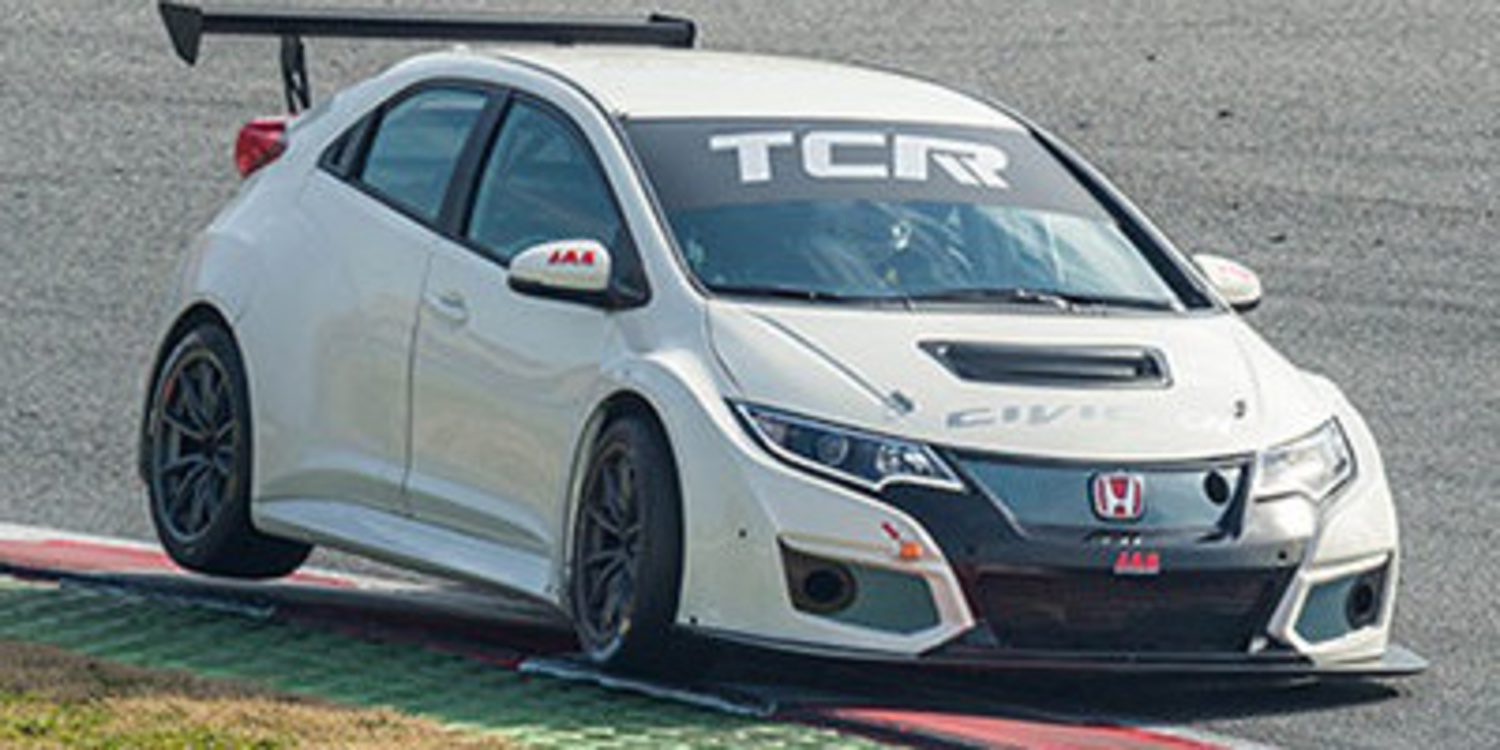 Gianni Morbidelli prueba el JAS Civic TCR en España