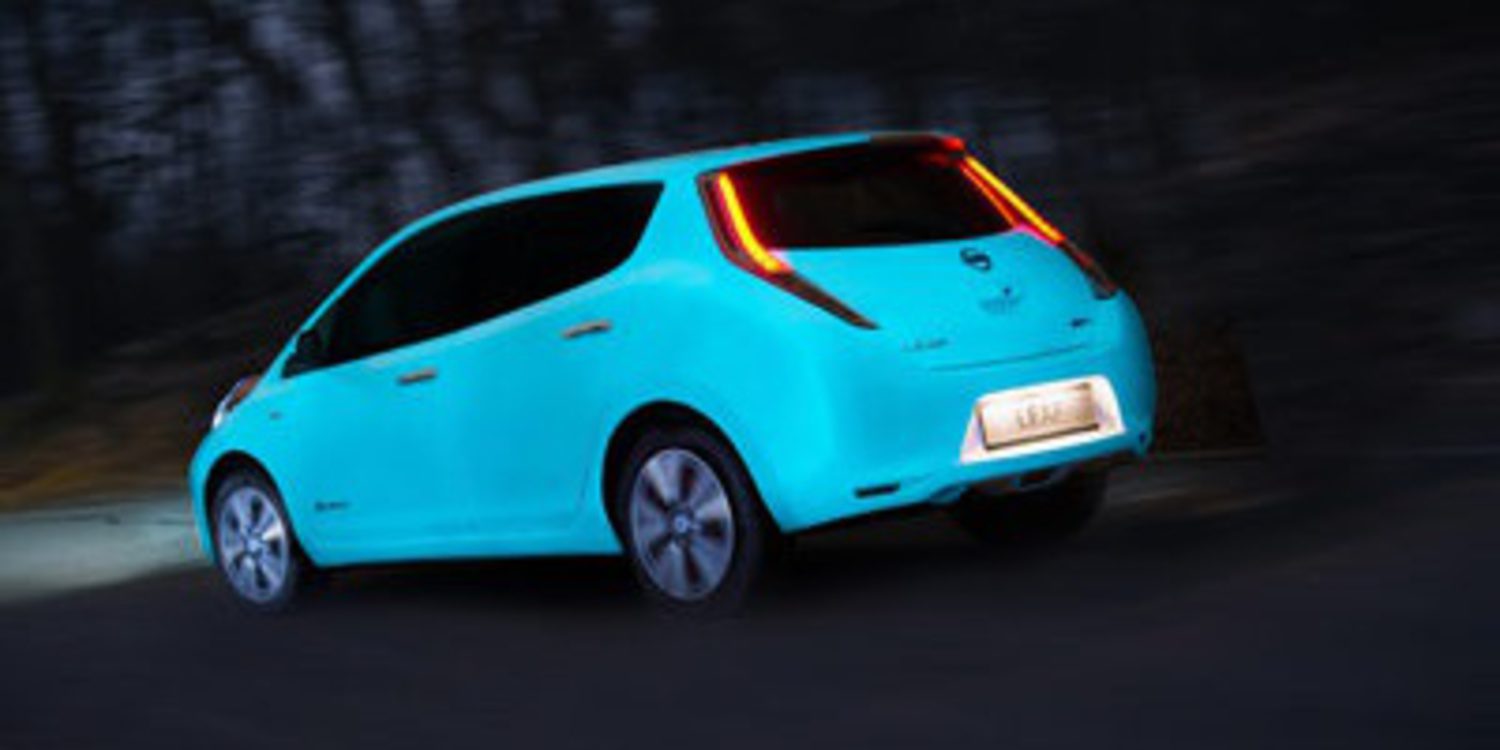 Nissan presenta un Leaf que brilla en la oscuridad