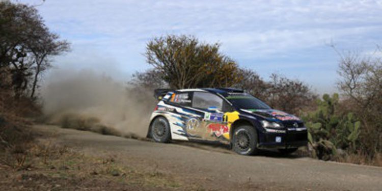 Criba mayúscula en el primer bucle del Rally de México