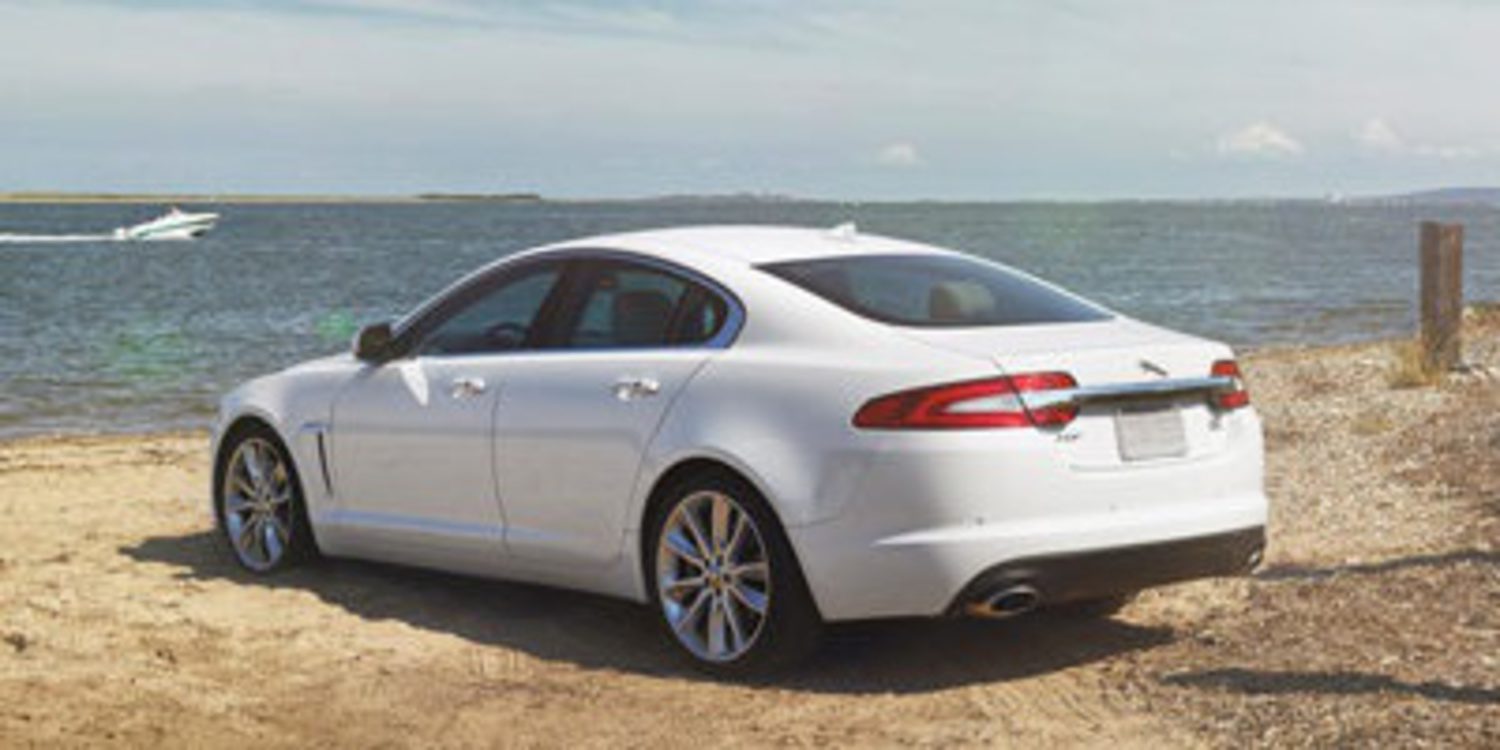 El Jaguar XF 'asoma la patita' antes de llegar a Nueva York
