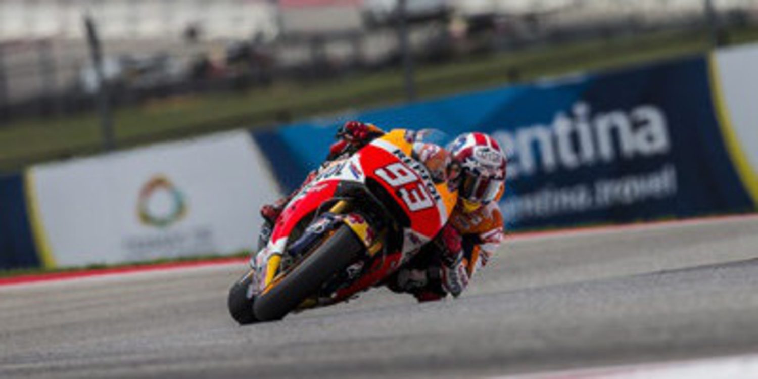 Marc Márquez pole de MotoGP a pie y encima de la RC213V