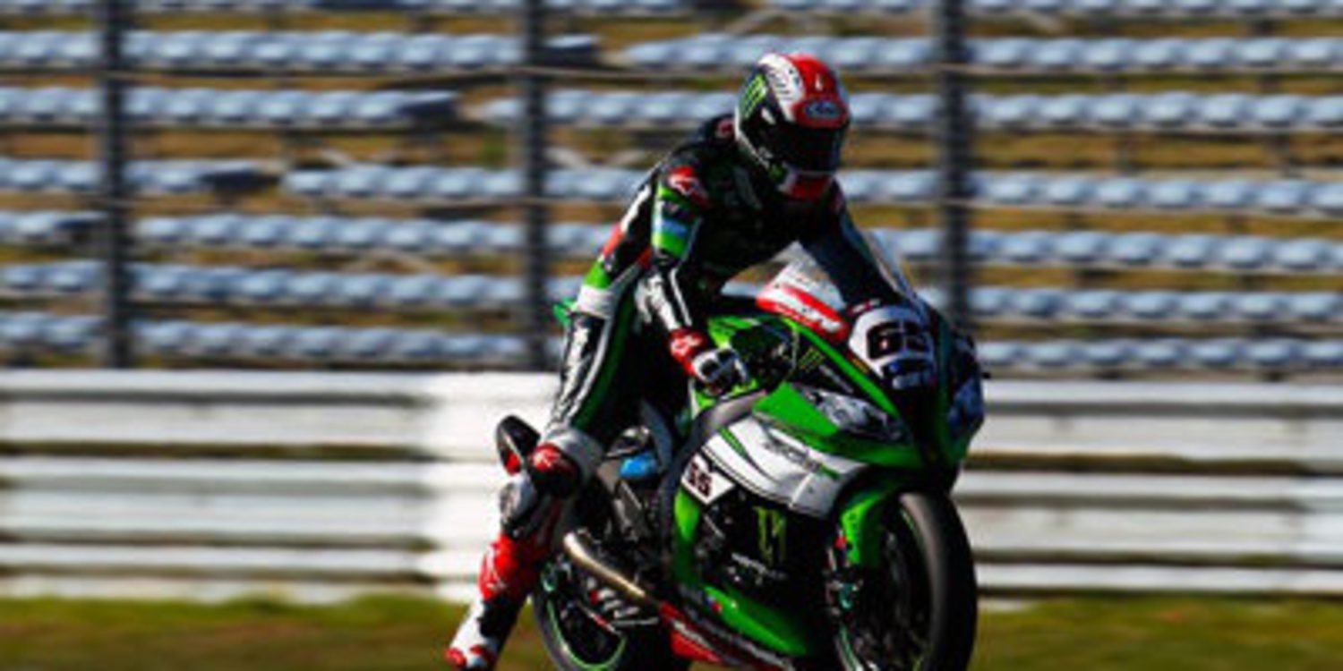 Victoria de Rea en Assen con podio de van der Mark