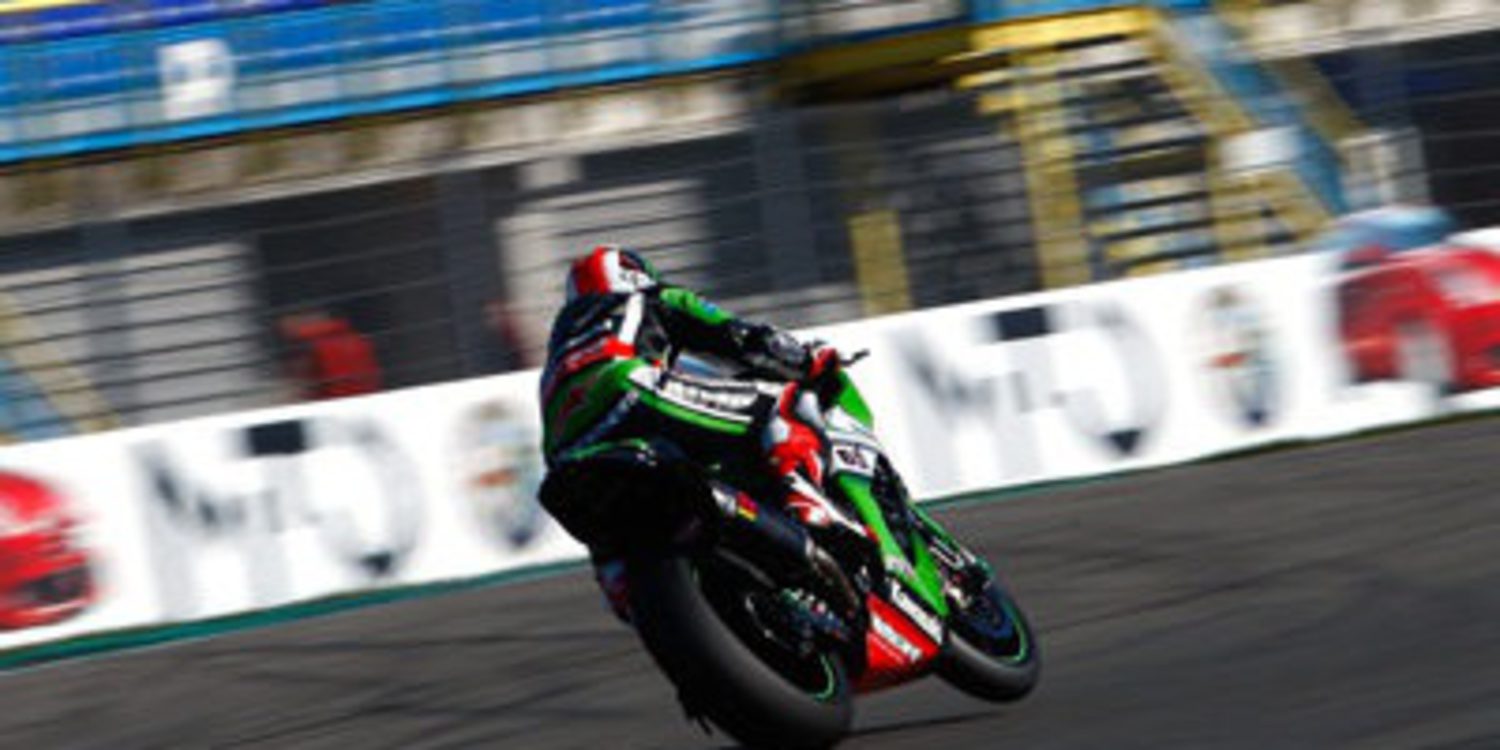 Doblete, recital y supremacia de Jonathan Rea en Assen