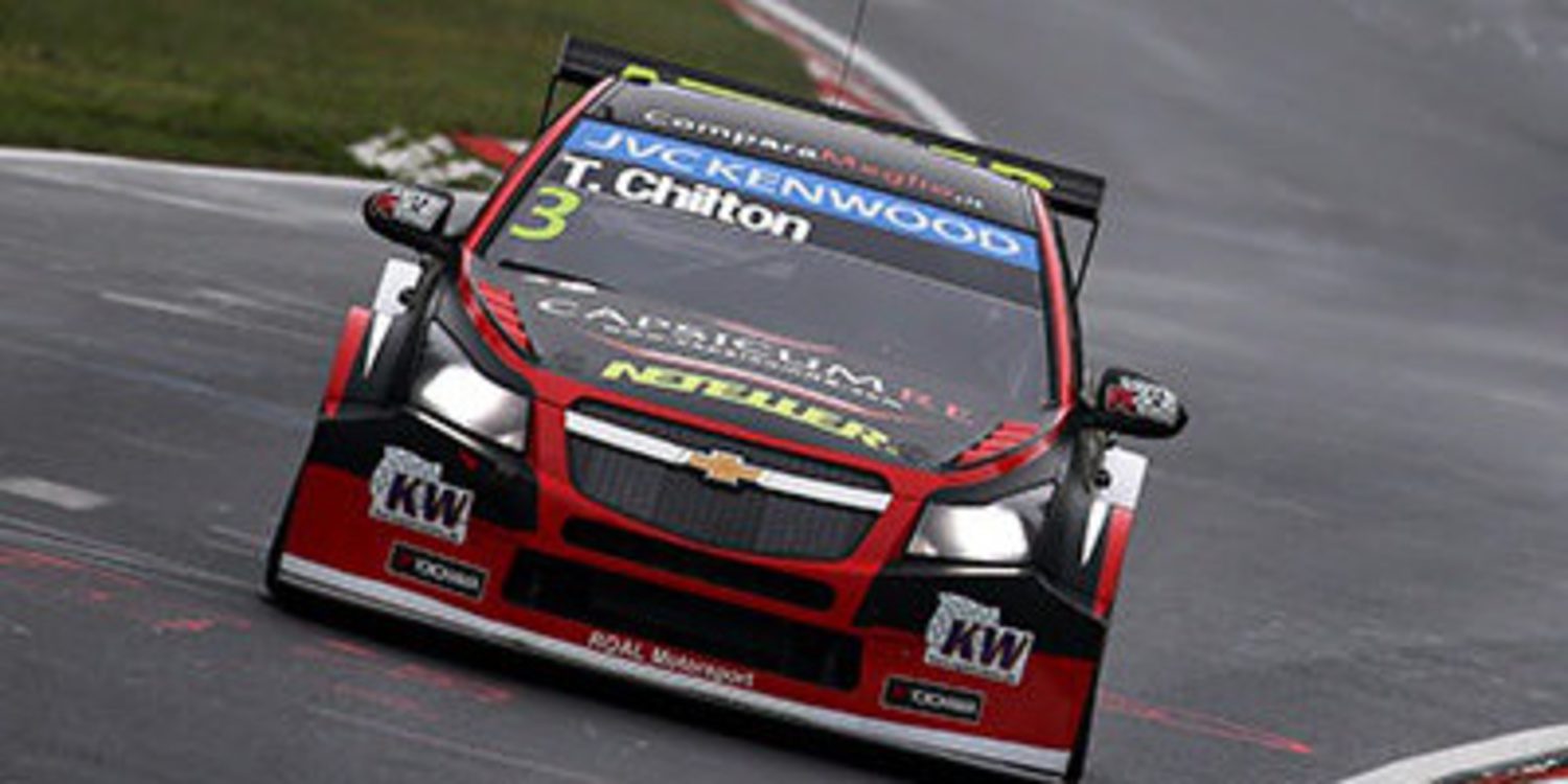 Tom Chilton lidera el warm up en Nurburgring