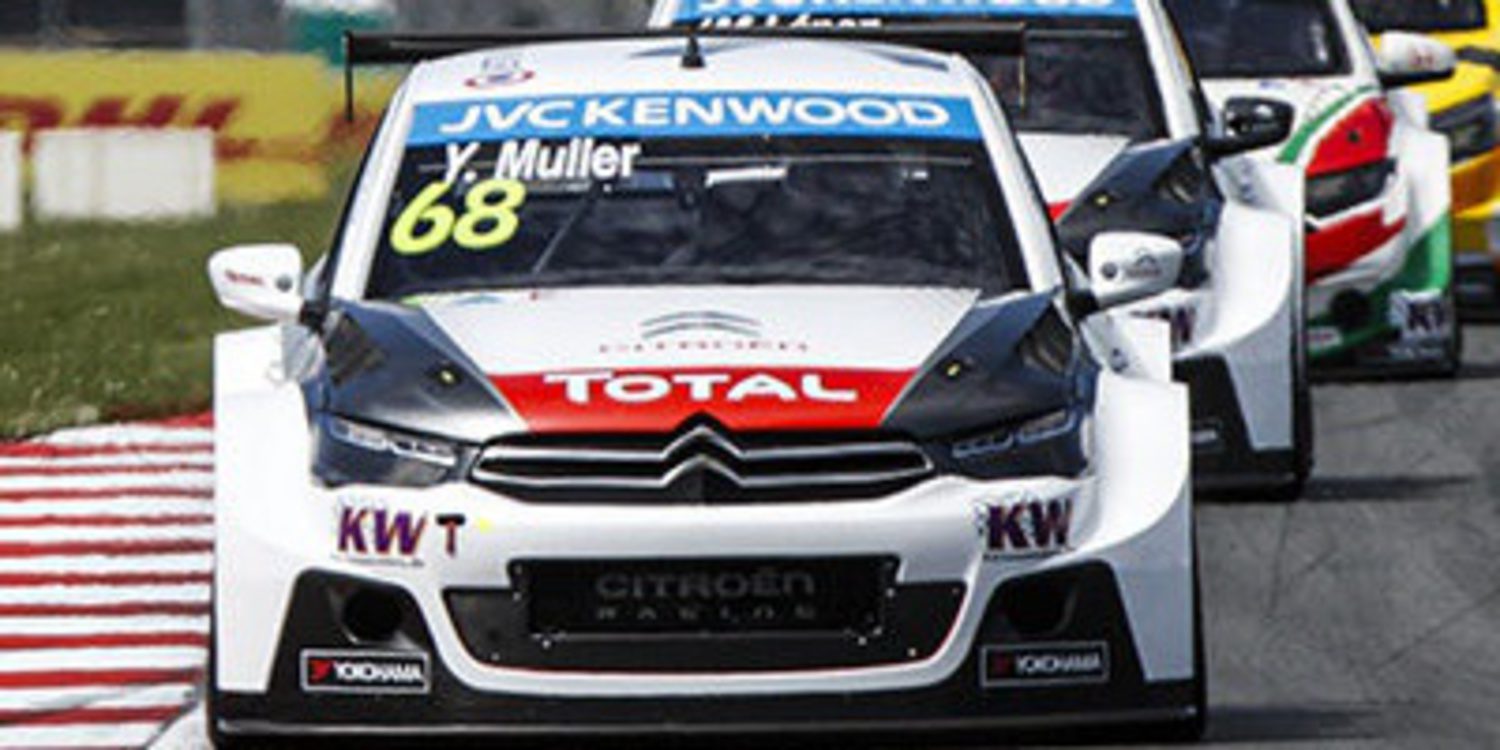 Yvan Muller vence con comodidad en la primera carrera