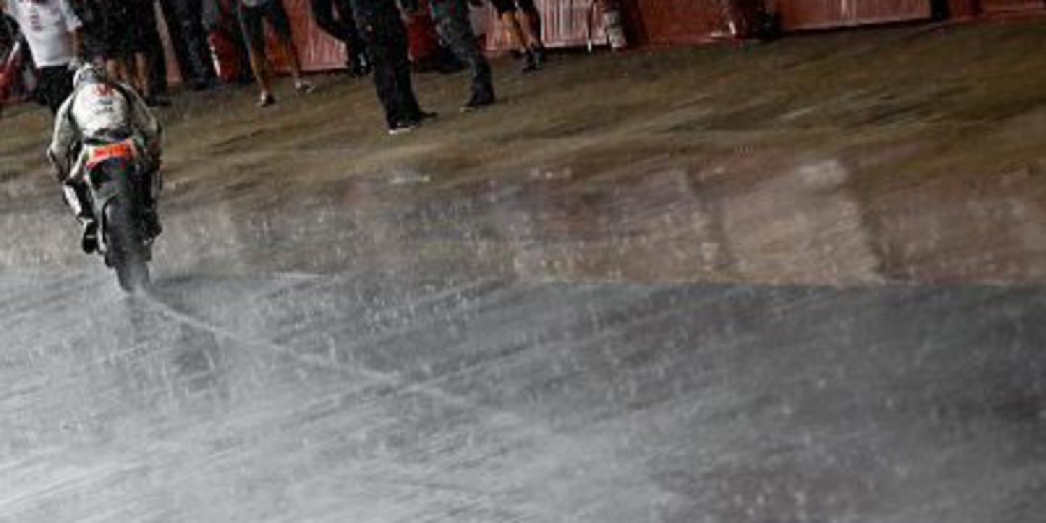La lluvia protagoniza los test de MotoGP en Cataluña