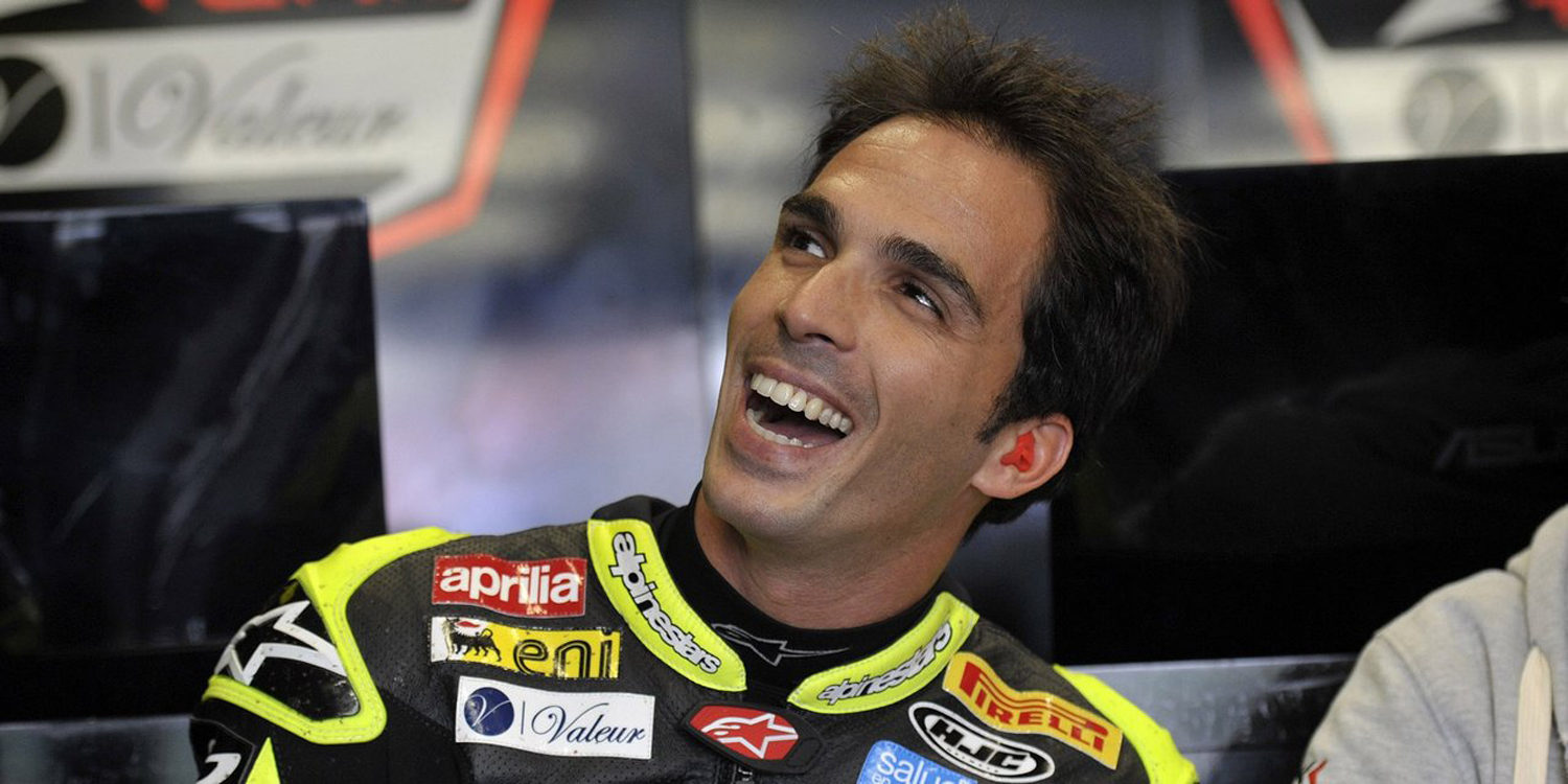 Toni Elías se sube en la moto de Karel Abraham en Indy