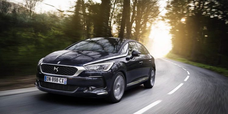 Probamos el nuevo DS5 Hybrid4, híbrido premium